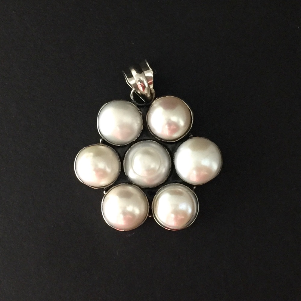 Genuine pearl floral pendant, sterling silver